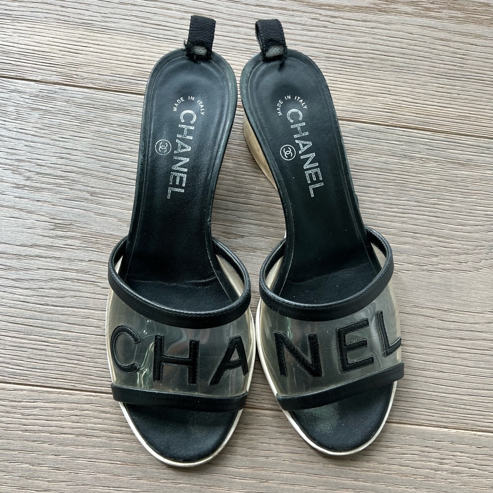 2019 Chanel Interlocking CC Logo Slides - Picture 13 of 15